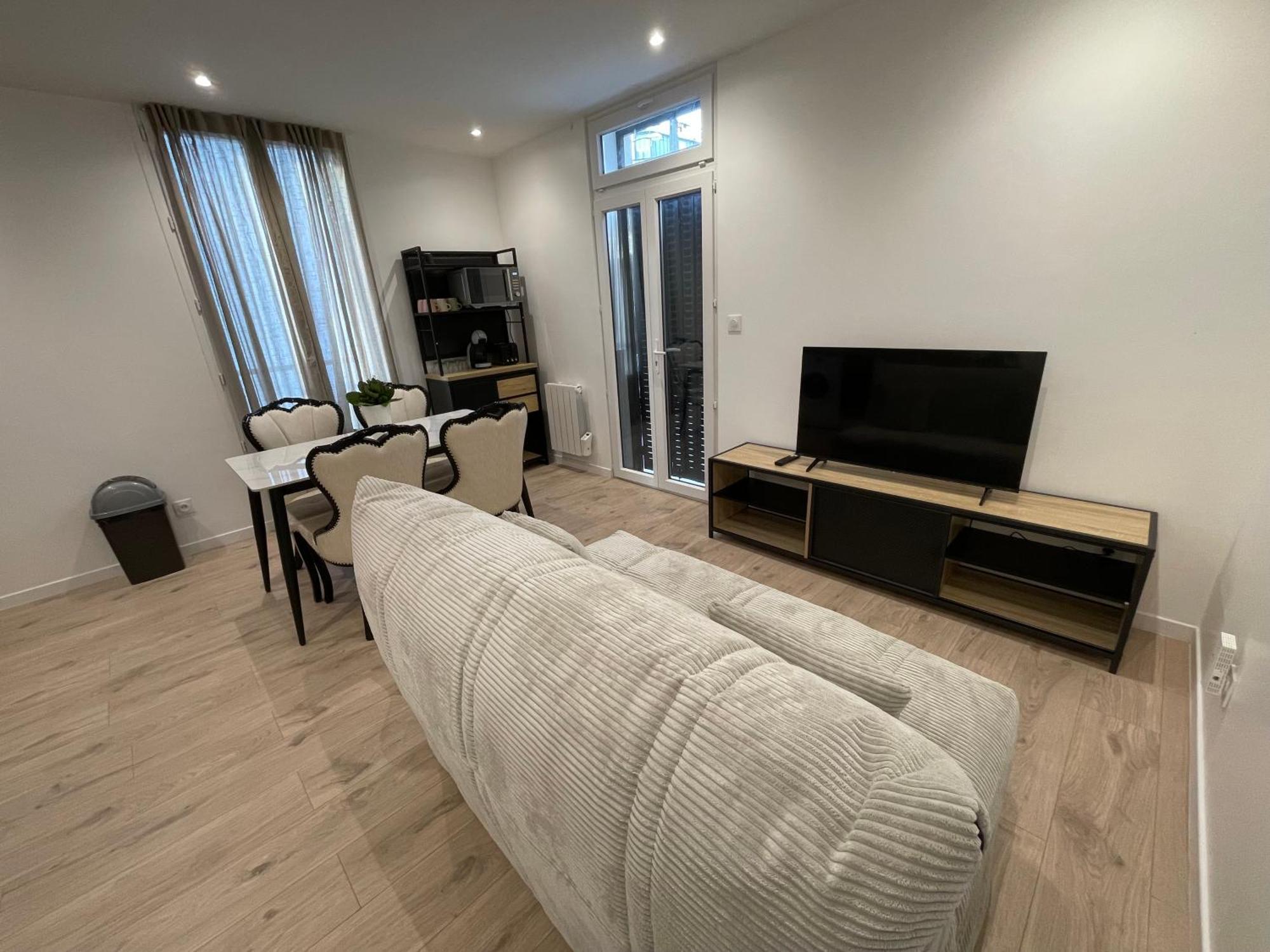 Appartement Avec Terrasse Et Ciel Etoile ! Noisy-le-Sec Luaran gambar