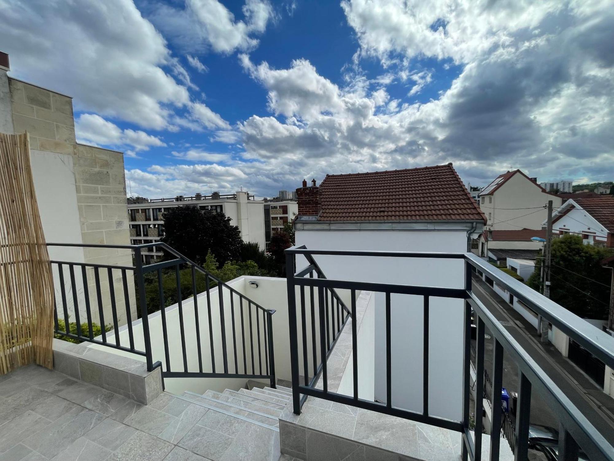 Appartement Avec Terrasse Et Ciel Etoile ! Noisy-le-Sec Luaran gambar